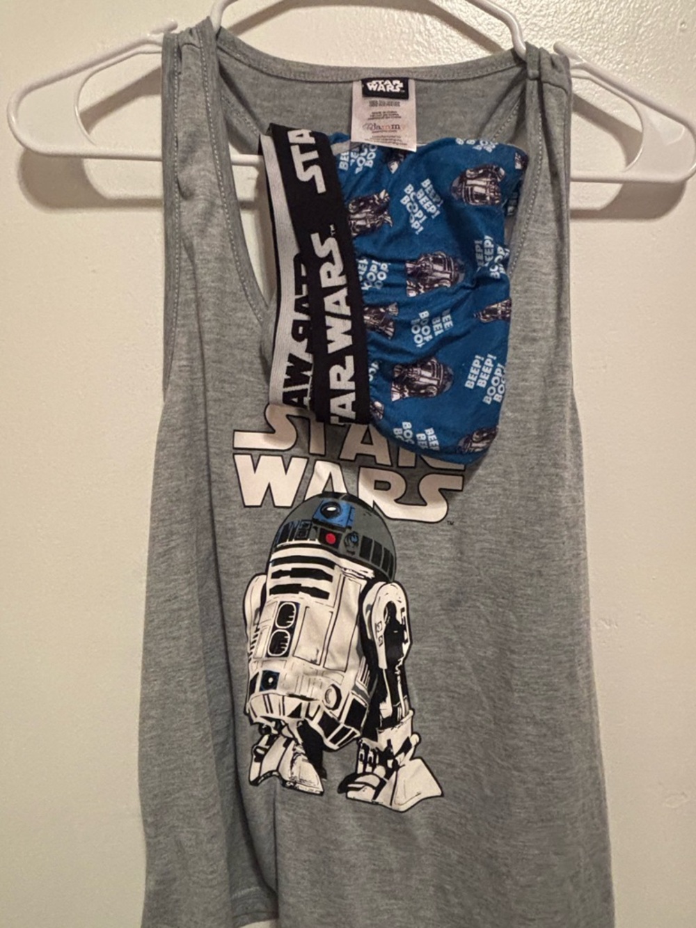 STAR WARS TWO PIECE PAJAMAS SIZE LARGE